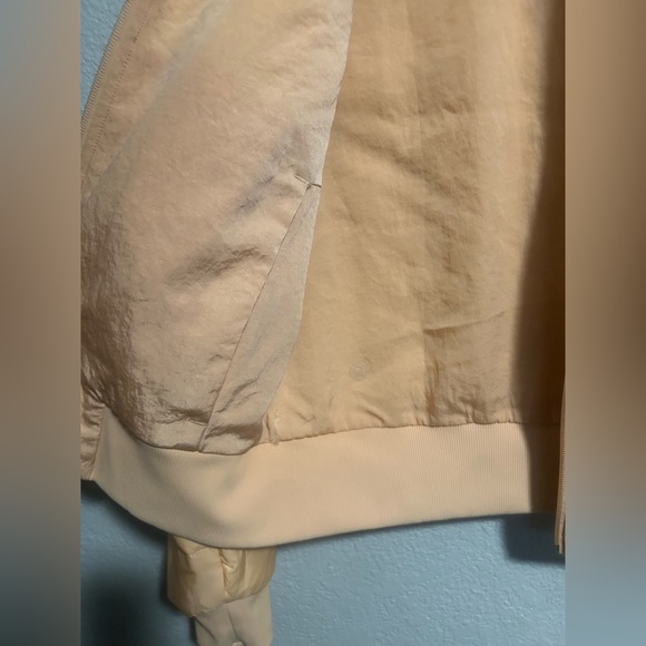 Lululemon peach colored reversible non stop bomber jacket - Picture 4 of 9